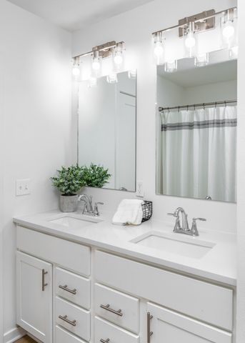 227 S Chesterfield Avenue, Rogersville, MO 65742