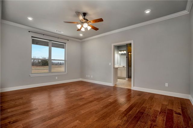 11498 Tony Mountain Road, Fayetteville, AR 72701