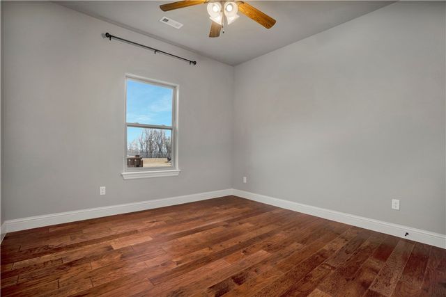 11498 Tony Mountain Road, Fayetteville, AR 72701