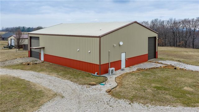 11498 Tony Mountain Road, Fayetteville, AR 72701