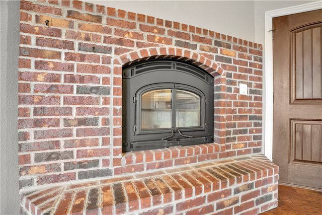 11498 Tony Mountain Road, Fayetteville, AR 72701