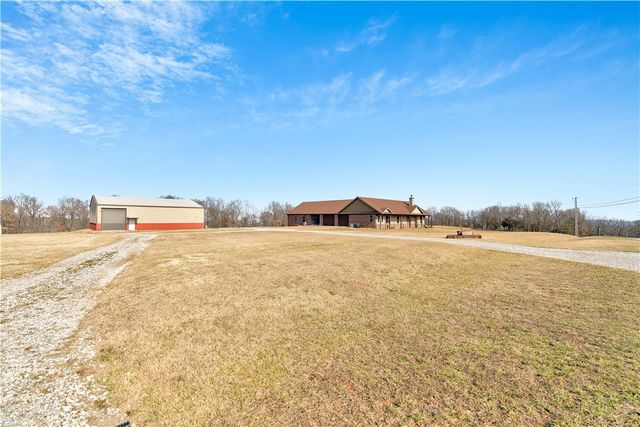 11498 Tony Mountain Road, Fayetteville, AR 72701