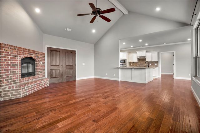 11498 Tony Mountain Road, Fayetteville, AR 72701