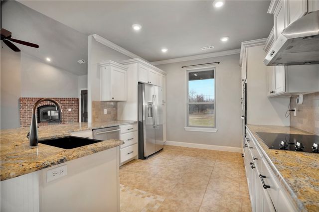 11498 Tony Mountain Road, Fayetteville, AR 72701