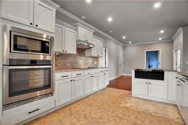 11498 Tony Mountain Road, Fayetteville, AR 72701