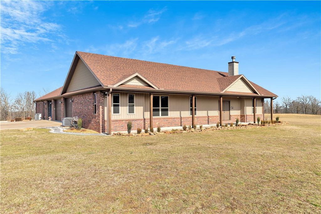 11498 Tony Mountain Road, Fayetteville, AR 72701