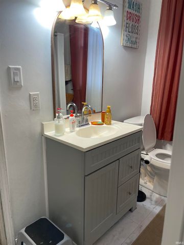 725 Waggoner Avenue, Evansville, IN 47713