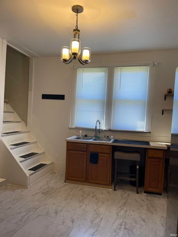 725 Waggoner Avenue, Evansville, IN 47713