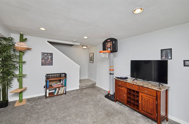 125 64th Street, West Des Moines, IA 50266