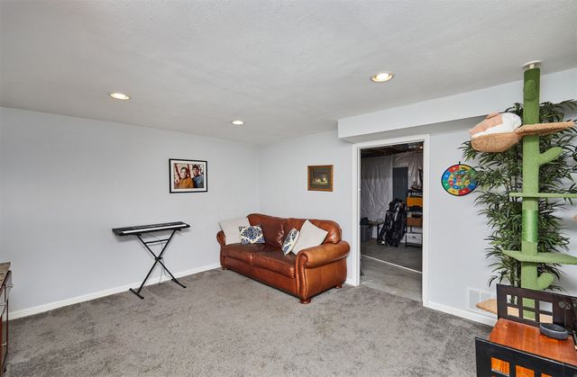 125 64th Street, West Des Moines, IA 50266