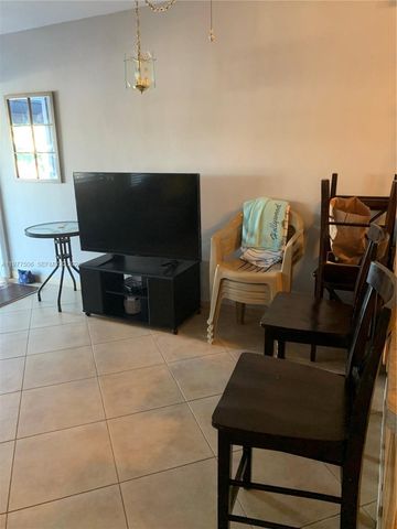 322 Taylor Street 2D, Hollywood, FL 33019