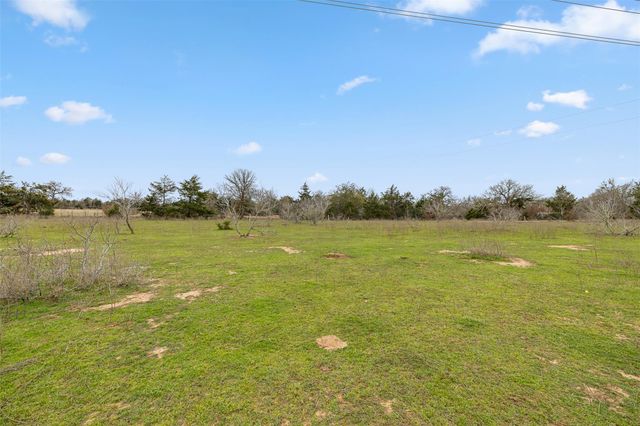 533 L7 Grassyville RD, Paige, TX 78659