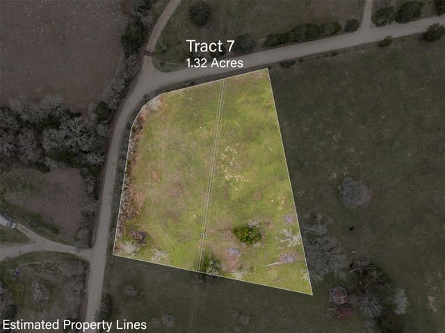 533 L7 Grassyville RD, Paige, TX 78659