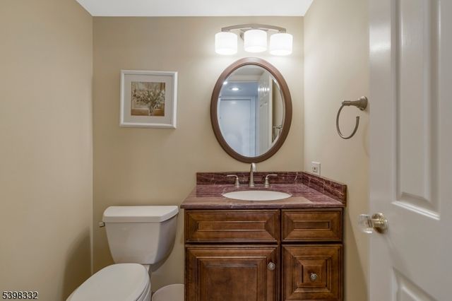 46 Eton Ct, Bedminster Twp., NJ 07921