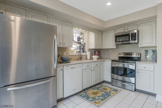 46 Eton Ct, Bedminster Twp., NJ 07921