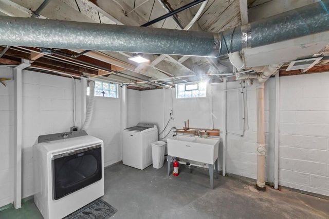 8603 W Stuth AVENUE, West Allis, WI 53227