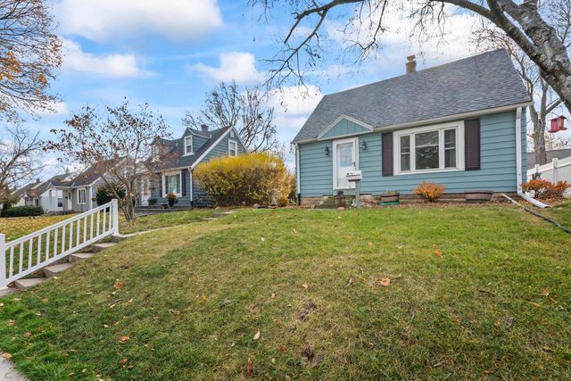 8603 W Stuth AVENUE, West Allis, WI 53227