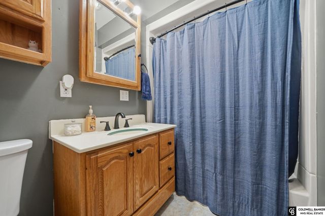 1340 N 67th Street, Lincoln, NE 68505