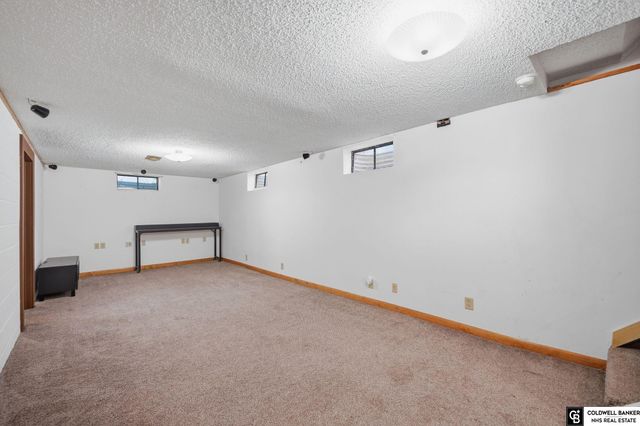 1340 N 67th Street, Lincoln, NE 68505