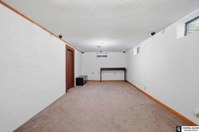 1340 N 67th Street, Lincoln, NE 68505