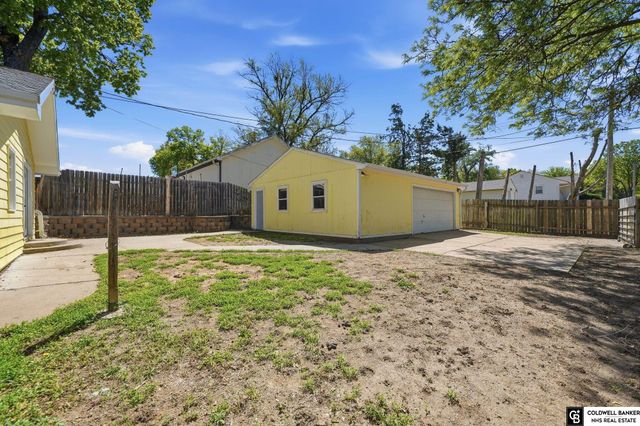1340 N 67th Street, Lincoln, NE 68505
