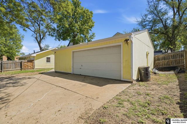 1340 N 67th Street, Lincoln, NE 68505
