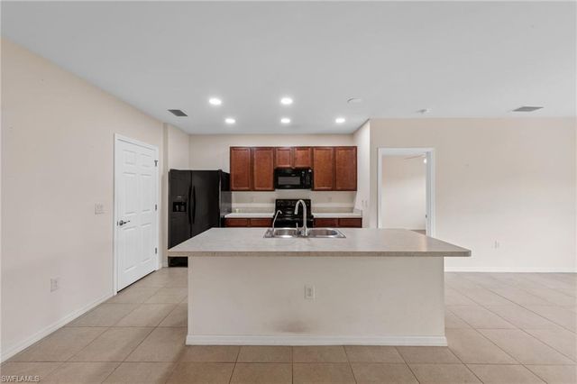 10528 Canal Brook LN, Lehigh Acres, FL 33936