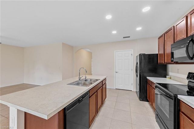 10528 Canal Brook LN, Lehigh Acres, FL 33936