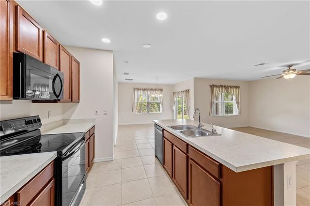 10528 Canal Brook LN, Lehigh Acres, FL 33936