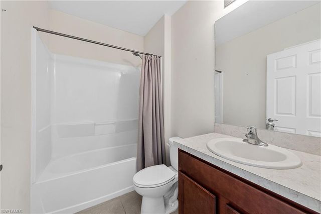 10528 Canal Brook LN, Lehigh Acres, FL 33936