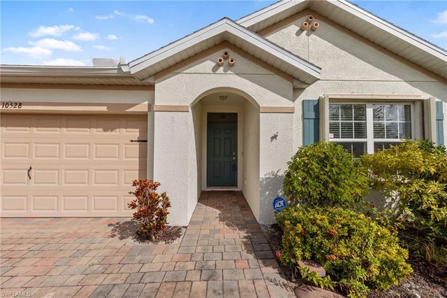 10528 Canal Brook LN, Lehigh Acres, FL 33936