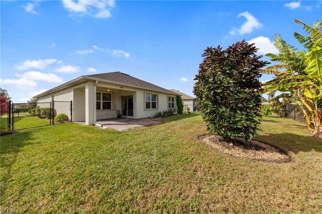 10528 Canal Brook LN, Lehigh Acres, FL 33936