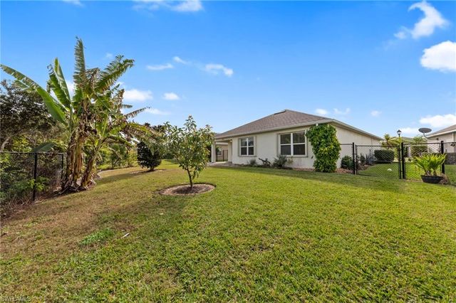 10528 Canal Brook LN, Lehigh Acres, FL 33936