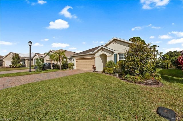 10528 Canal Brook LN, Lehigh Acres, FL 33936
