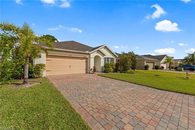 10528 Canal Brook LN, Lehigh Acres, FL 33936