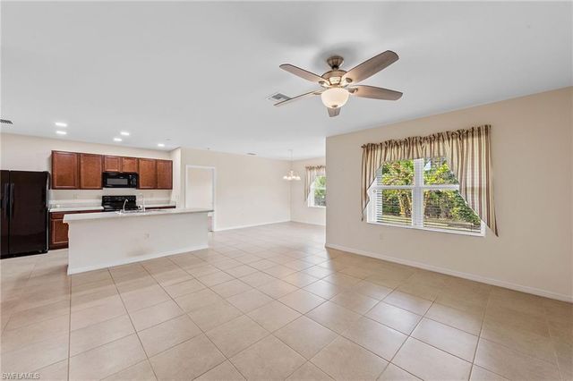 10528 Canal Brook LN, Lehigh Acres, FL 33936