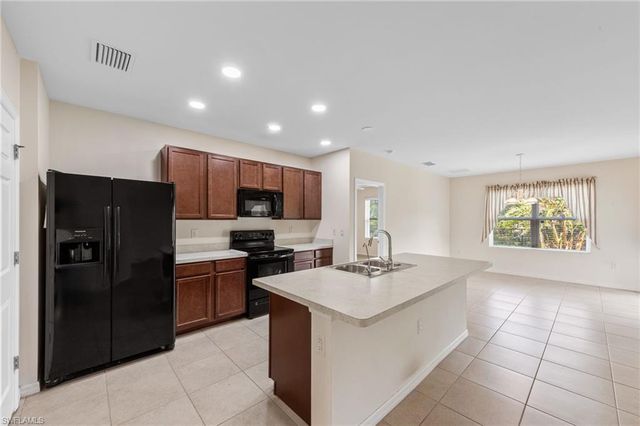 10528 Canal Brook LN, Lehigh Acres, FL 33936