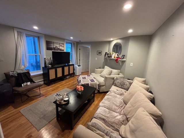 516 E Broadway 1, Boston, MA 02127