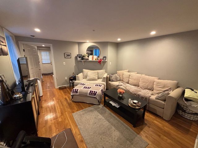 516 E Broadway 1, Boston, MA 02127