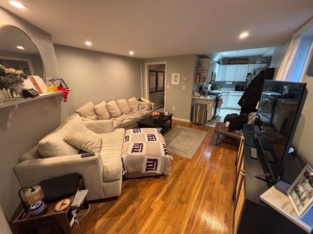 516 E Broadway 1, Boston, MA 02127