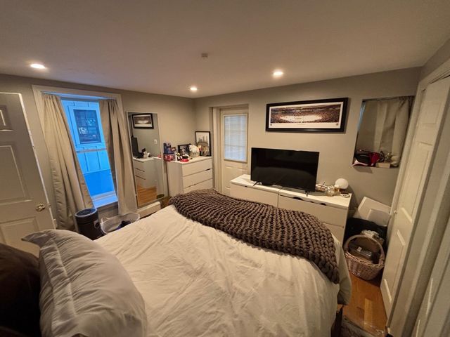 516 E Broadway 1, Boston, MA 02127