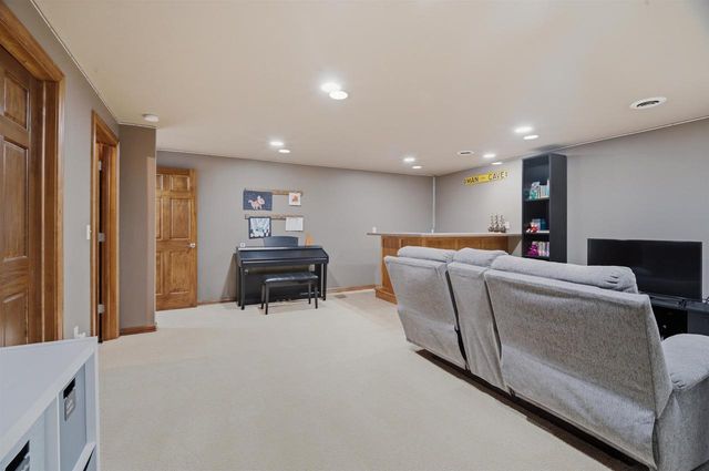 4025 PONCE DE LEON BOULEVARD, Oneida, WI 54155