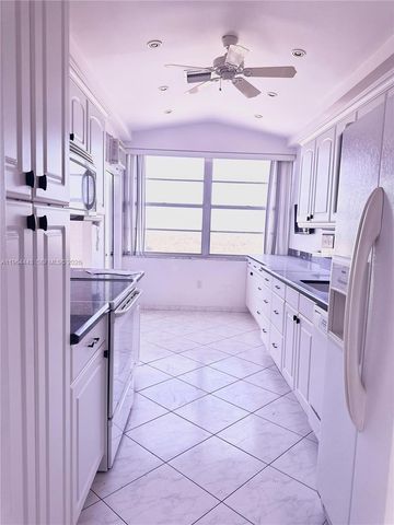 18051 Biscayne Blvd PH05, Aventura, FL 33160