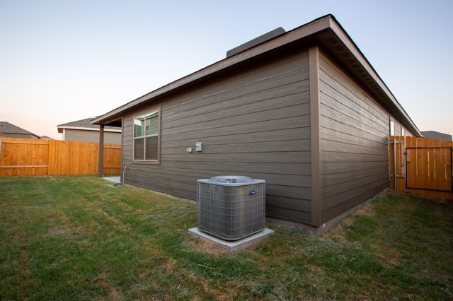 13808 Musselshell Drive, Ponder, TX 76259