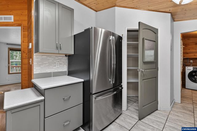 20284 El Romar Dr NE Dr, Scotts Mills, OR 97375