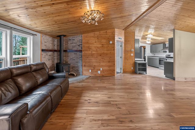 20284 El Romar Dr NE Dr, Scotts Mills, OR 97375