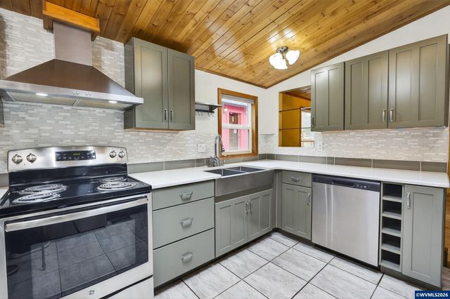 20284 El Romar Dr NE Dr, Scotts Mills, OR 97375