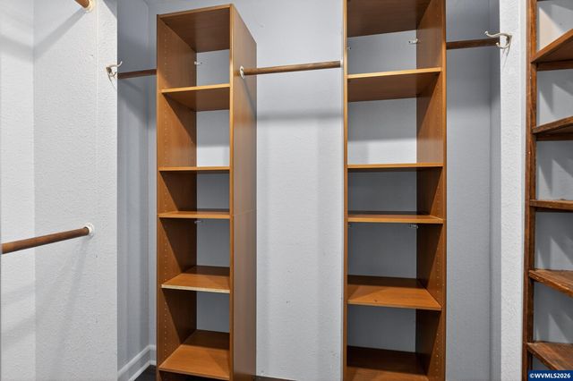 20284 El Romar Dr NE Dr, Scotts Mills, OR 97375