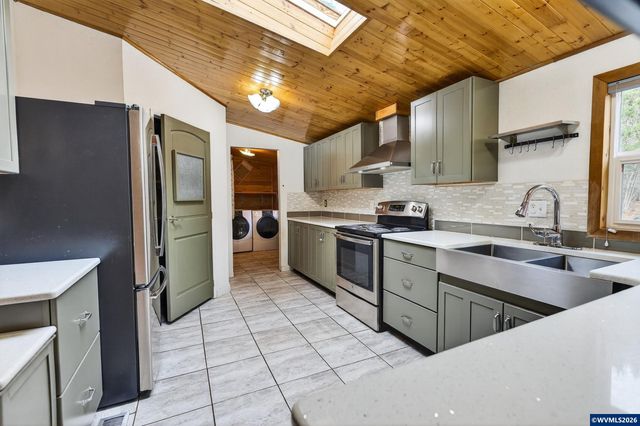 20284 El Romar Dr NE Dr, Scotts Mills, OR 97375