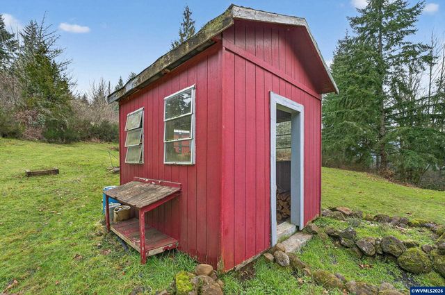 20284 El Romar Dr NE Dr, Scotts Mills, OR 97375